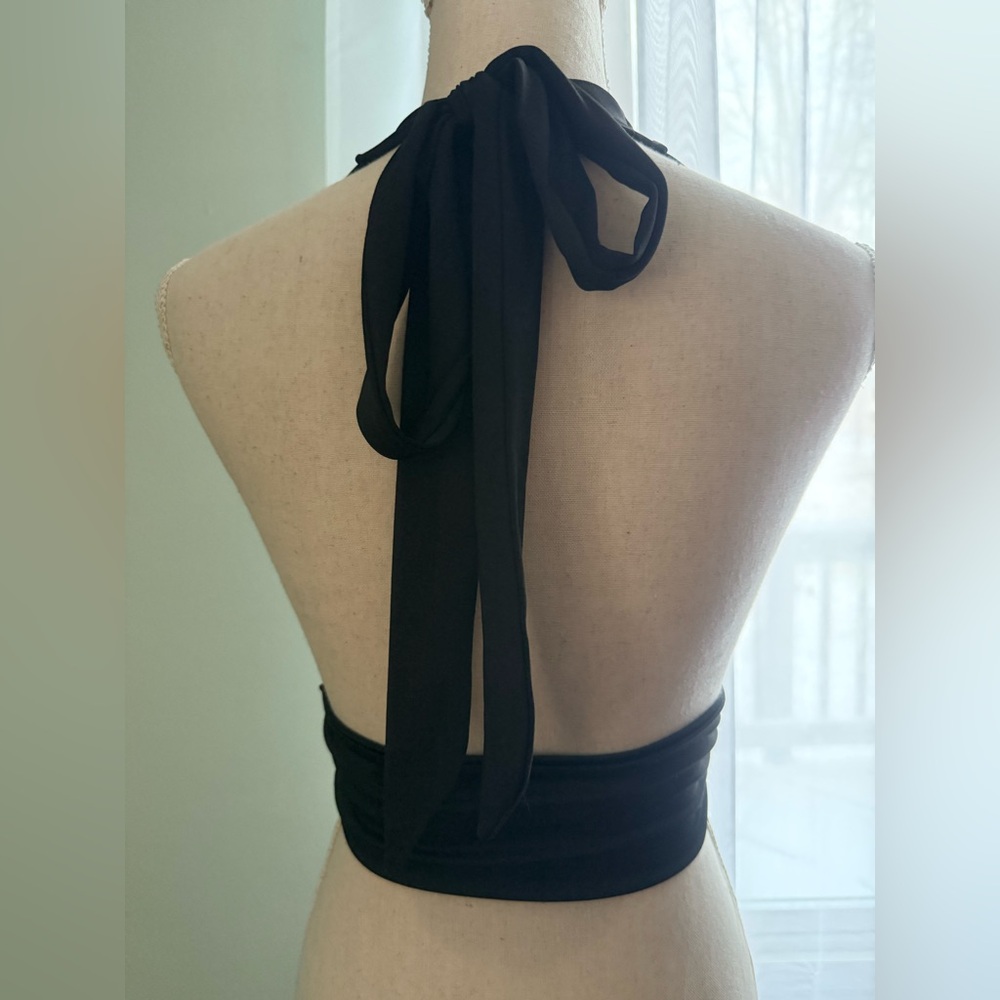 🆕 Deep V-Neck Black Halter Top / Tie Back / Size Small / NWOT! 🖤 - Picture 5 of 5